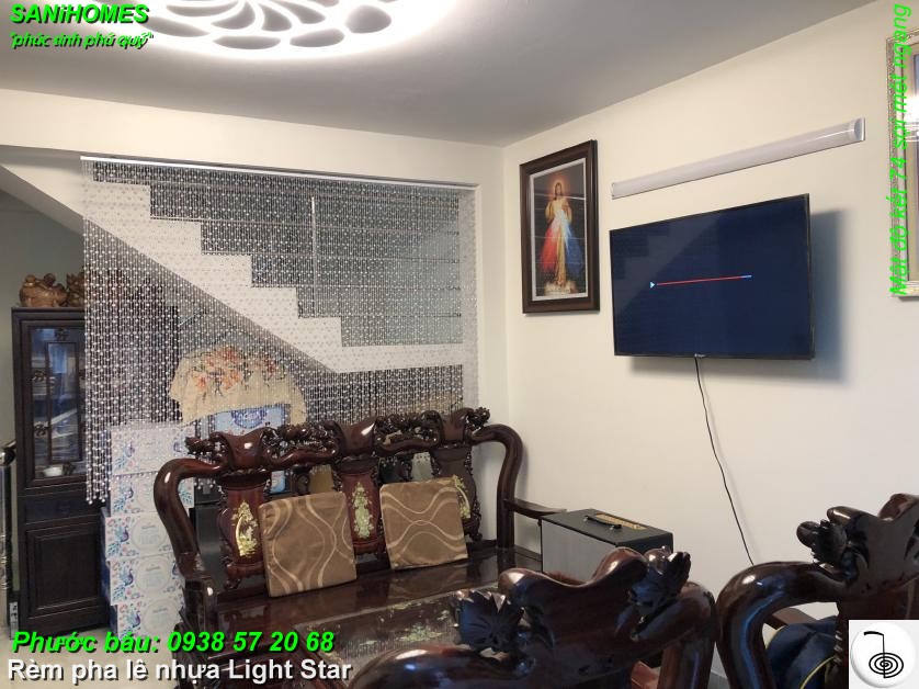 Thiết kế bộ rèm pha lê nhựa ở phòng khách tại 130 Phạm Văn Hai Tân Bình TPHCM