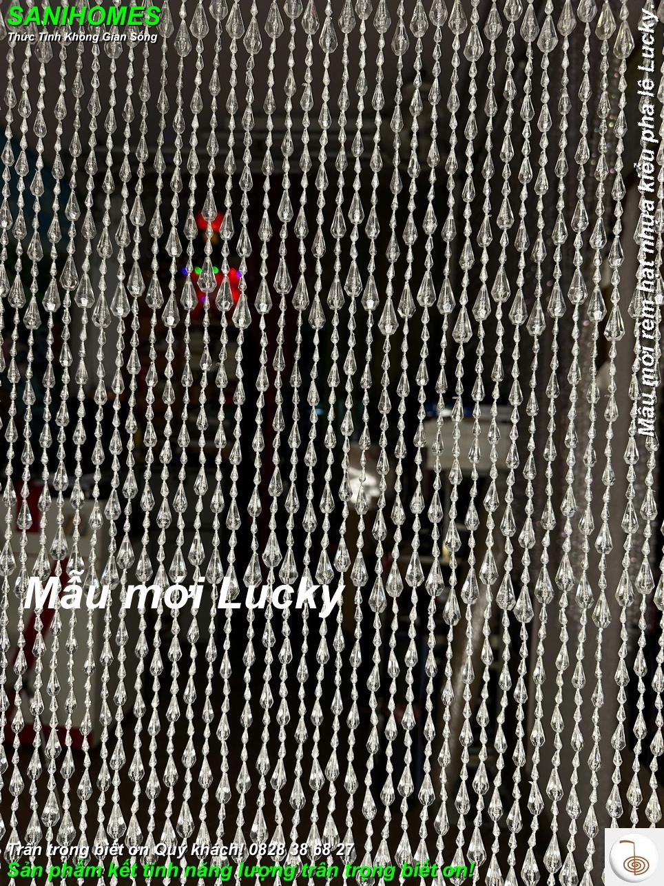 Không gian trang trí rèm hạt nhựa kiểu pha lê Lucky